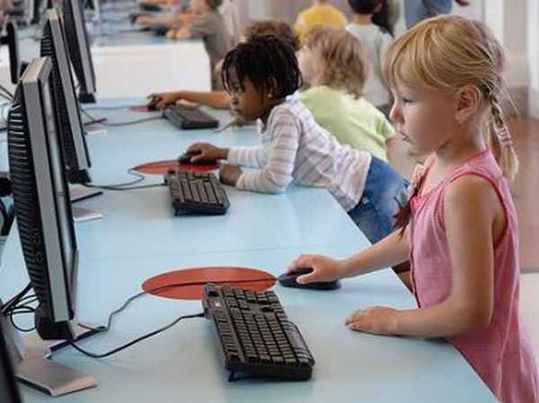 Scuola in Usa: i bambini imparano a scrivere subito al computer
